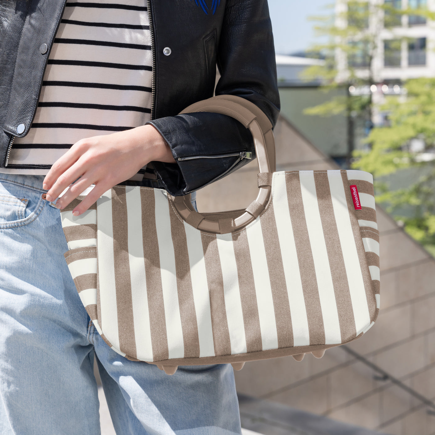 loopshopper M summerstripes coffee loopshopper M Reisenthel