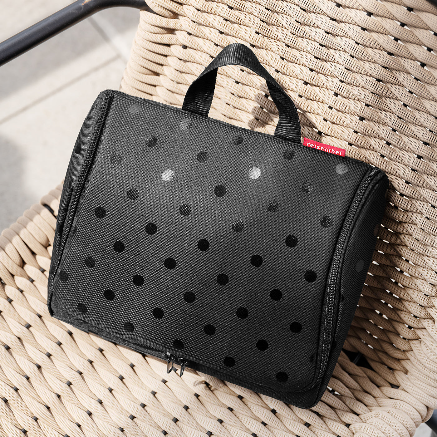 toiletbag glossy dots black toiletbag Reisenthel