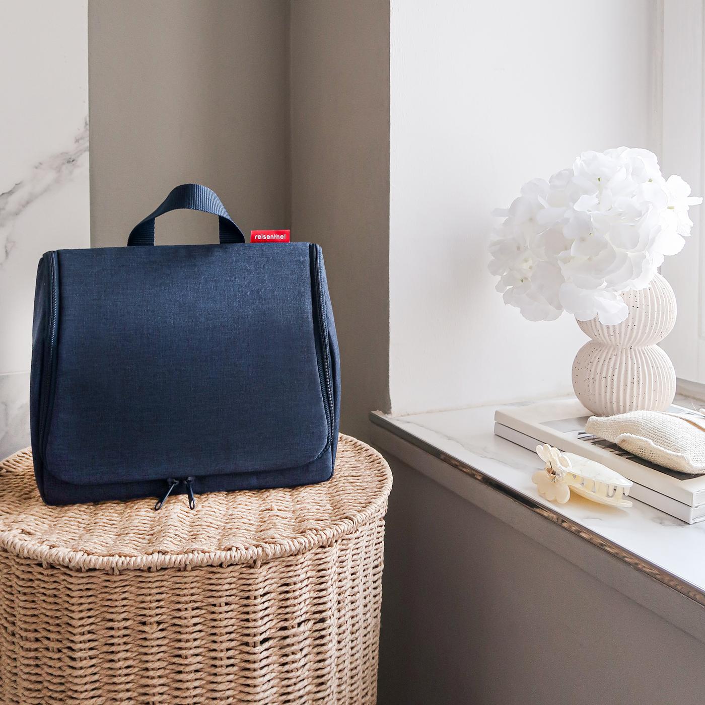 toiletbag XL twist navy toiletbag XL Reisenthel