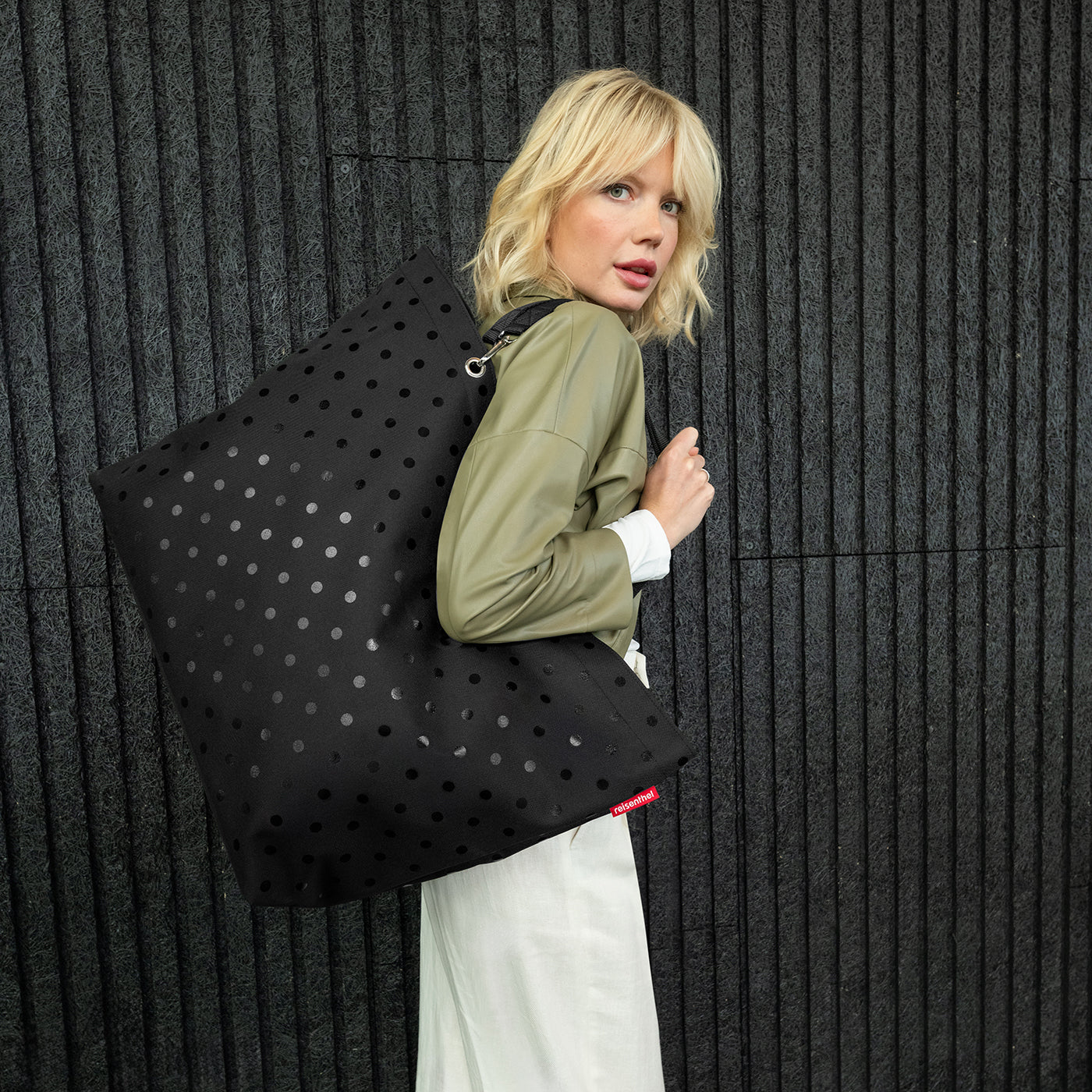 shopper XL glossy dots black shopper XL Reisenthel