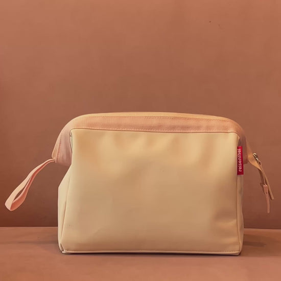 Bundle: allrounder backpack + allrounder cosmetic bundle Reisenthel